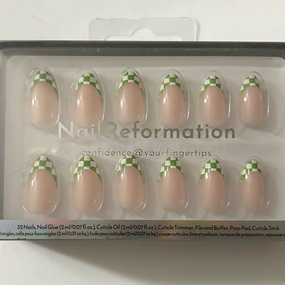 Nail Reformation Other - Nail Reformation Green and Cream Press-On Nails
